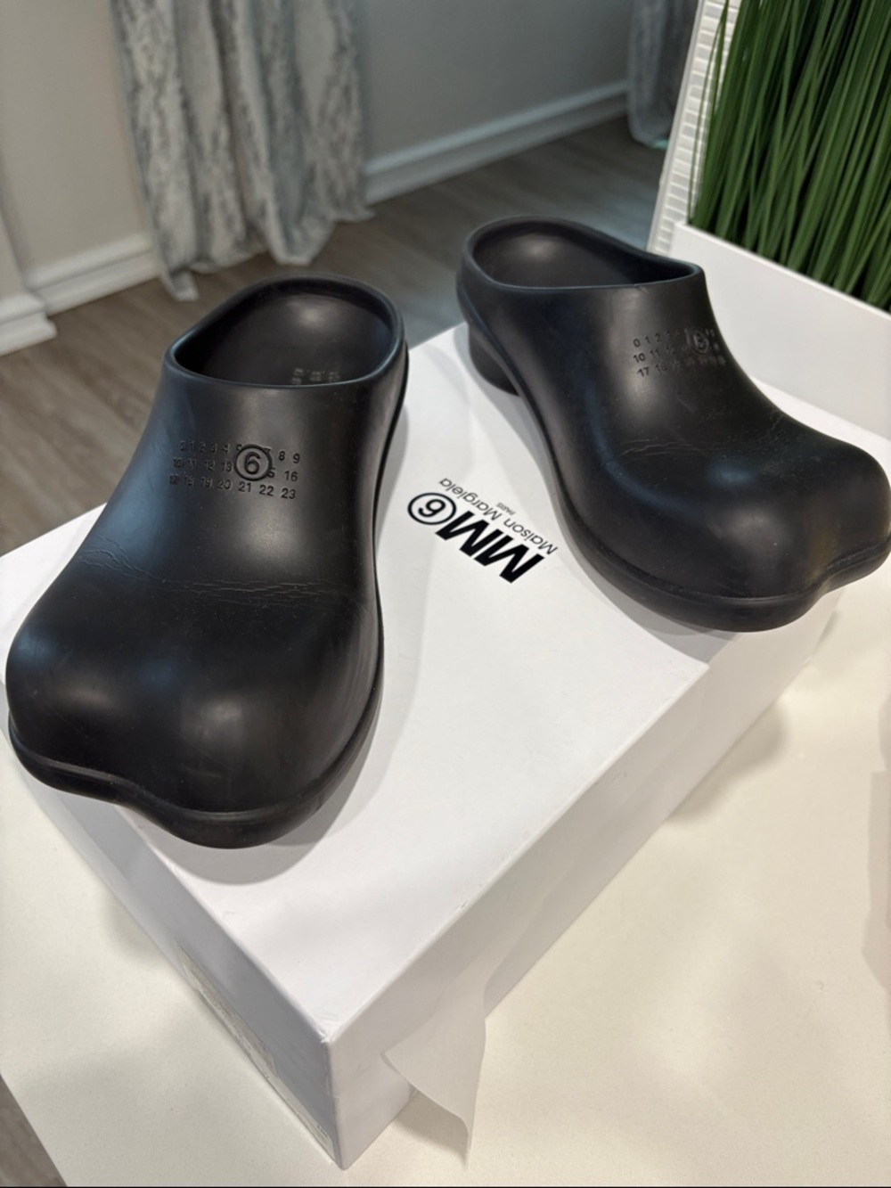 MM6 Maison Margiela Anatomic numbers-motif slippers